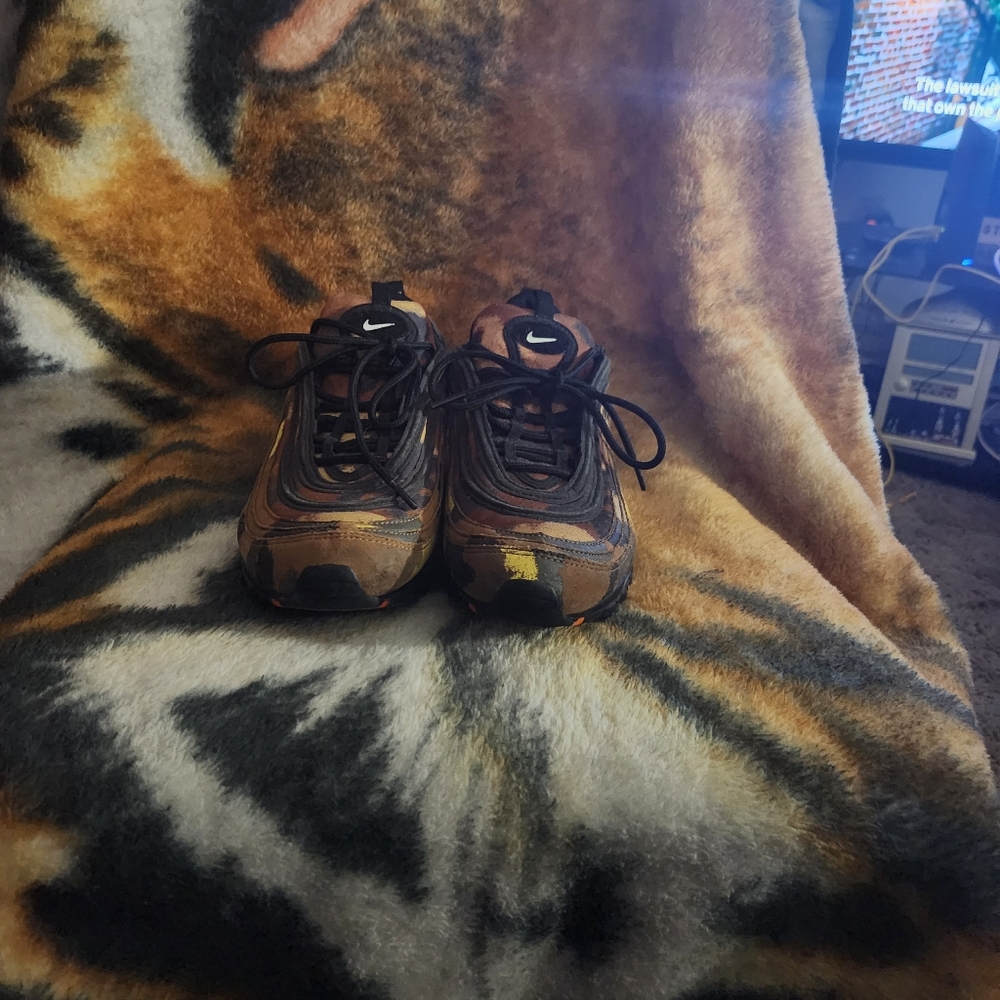Nike Mens Brown and Black Sneakers